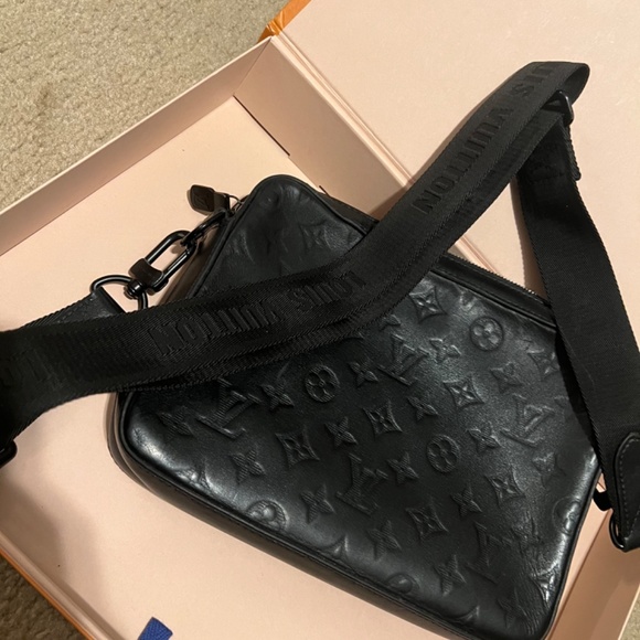 Louis Vuitton - Picture 9 of 13